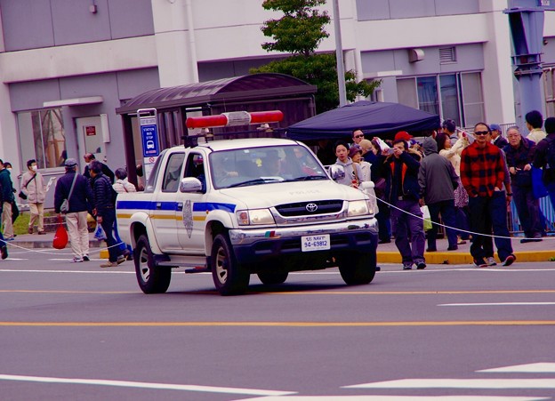 写真: 米海軍横須賀基地内の緊急車両。。走行 20160320