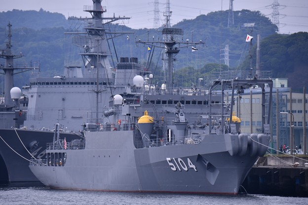 軍港めぐりの遊覧船に乗り。。田浦港の海洋観測艦わかさ。。20160619