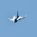 写真: 芦屋基地航空祭。。米軍機 三沢のF-16 リモートで機動飛行
