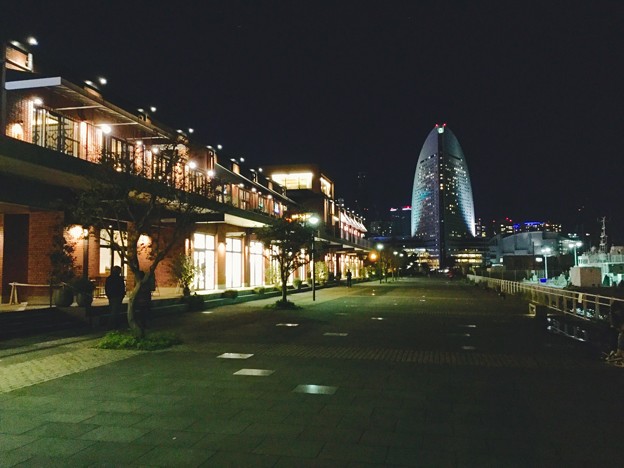 写真: 夜の横浜赤レンガ。。20161103