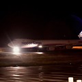 雨の北九州空港から日本貨物航空のB747-8Fテイク・オフ。。20161127