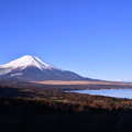 写真: パノラマ台から見る初富士山と山中湖。。20170101