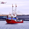 写真: 一斉放水終えて。。帰還する横浜消防消防艇よこはま。。20170108