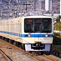 写真: 夕方の開成駅から小田急最後の白青カラーの8000系。。20170219