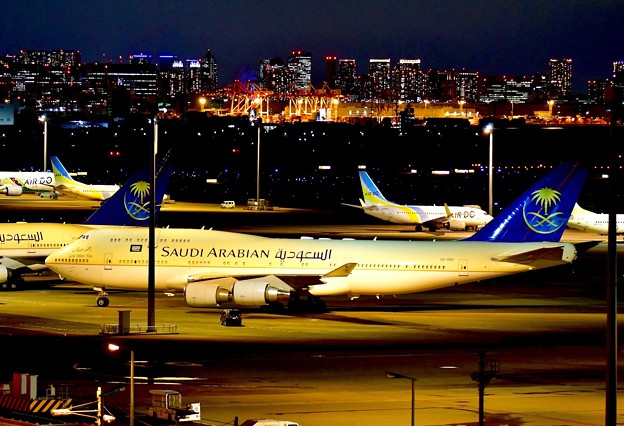 夜のサウジアラビア王国政府専用機B747-400