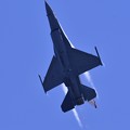 写真: 一気に上昇。。F-16デモストレーションチーム 20170503