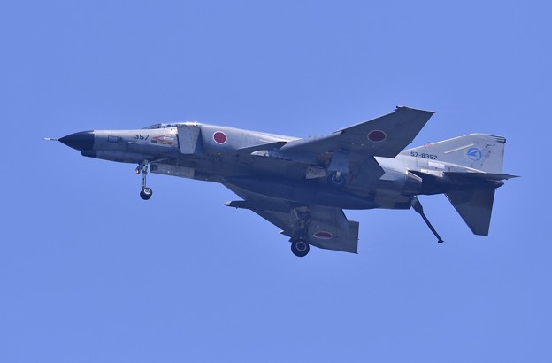 写真: 静浜基地航空祭。。岐阜のF-4ファントムギアダウンして  20170521