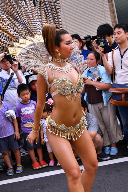 写真: 撮って出し。。日本人離れしたサンバのお姉さん セクシーに踊る 7月17日