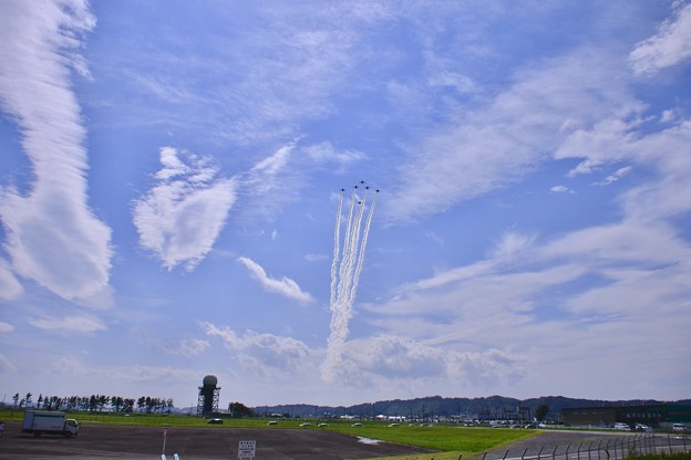 写真: 松島基地上空をフェニックス隊形で。。(^^)