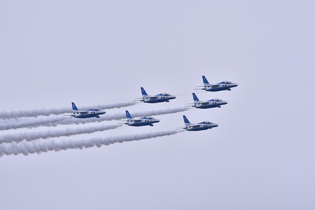 写真: 築城基地航空祭。。ブルーインパルスデルタローパス飛行
