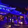 青紫のライトアップされた長谷寺境内。。20171209
