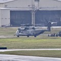 小雨降る中。。米海兵隊のヘリコプターCH-53Eスーパースタリオン