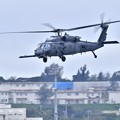 嘉手納の空へ米空軍救難ヘリコプターHH60ペイブホーク 20180108