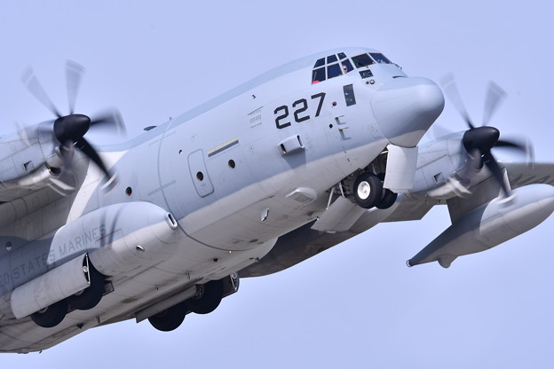 写真: 岩国の米海兵隊航空機による総合デモ飛行 KC130 20180505
