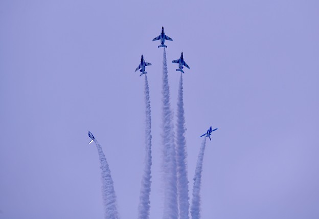 写真: 防府基地航空祭 ブルーインパルス 空中開花