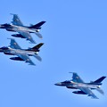 写真: 撮って出し。。まるで航空祭の様な編隊飛行F2 11月24日