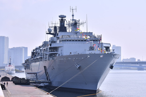 写真: 晴海埠頭へ移動して一般公開したイギリス海軍揚陸艦アルビオン 20180805