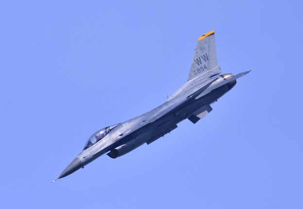 写真: 9月の撮って出し。。三沢基地航空祭予行 米空軍F16 デモ飛行 20190908 (1)