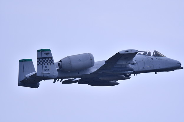 写真: 9月の撮って出し。。三沢基地航空祭翌日 オーサンへ帰投 A-10サンダーボルト (2)