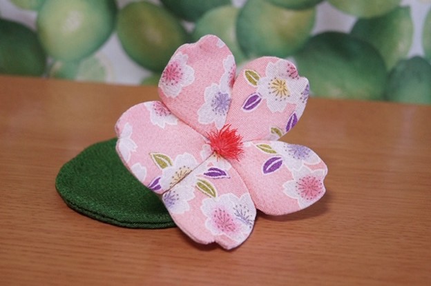 写真: 桜の花の琴爪袋