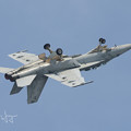写真: FA-18F脚出し背面