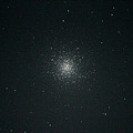 写真: ヘルクレス座の球状星団(M13)