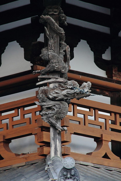 写真: 法隆寺金堂の龍