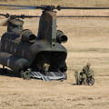 写真: 降下訓練始め13 CH-47