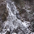 写真: 扁妙の氷った滝