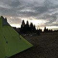 写真: テントも凍る11月の上山高原