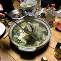 写真: 牡蠣・カニ入り海鮮鍋