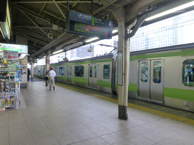 写真: 新宿駅ホーム