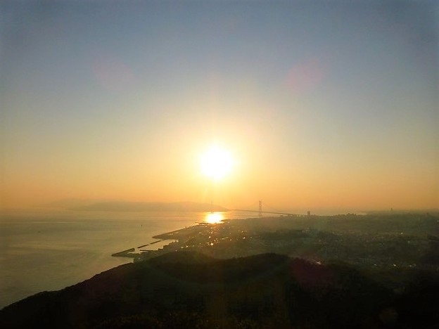 写真: 須磨浦山上からの夕日