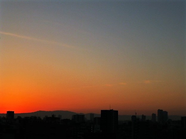 写真: 大阪の朝焼け