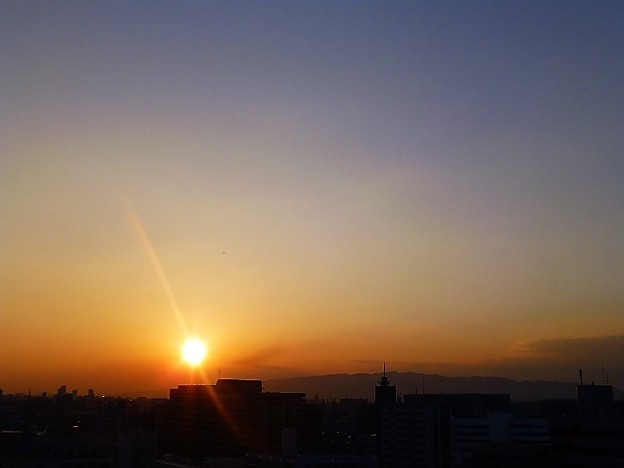 写真: 大阪の夕日