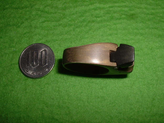 「指輪型　3連パッカーション　ピストル」　下側(ハンマー側）より　（ハンマーコッキング状態）　Doburoku-TAO