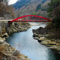 写真: 「木曽川に架かる赤い橋」