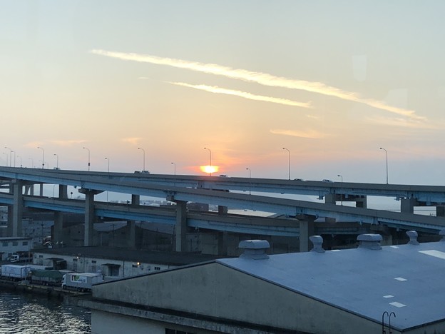 写真: 2018.8.6　都市高速道路から見る夕日up