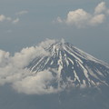 春の冠雪の富士山