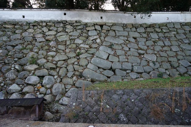 写真: 中津城本丸北側にある石垣