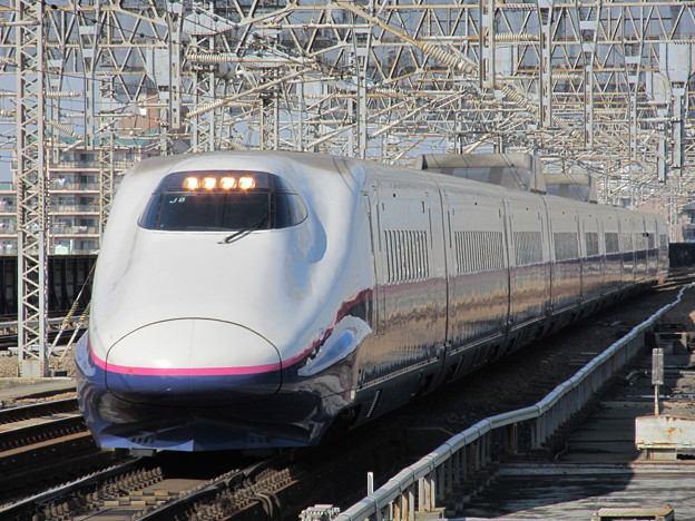 写真: 新幹線E2系0番台はやて J8編成